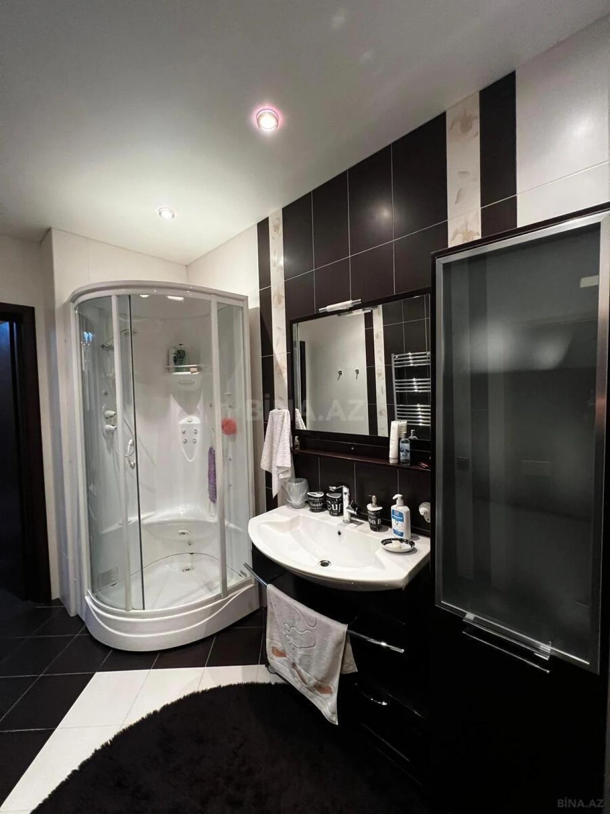 Satılır 4 otaqlı mənzil 224 m²