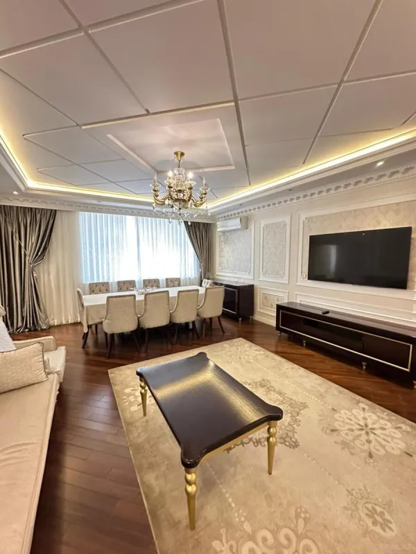 Kirayə verilir 4 otaqlı mənzil 145 m²