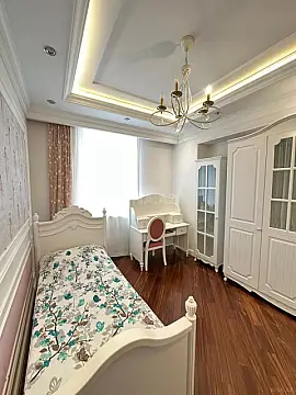 Kirayə verilir 4 otaqlı mənzil 145 m²
