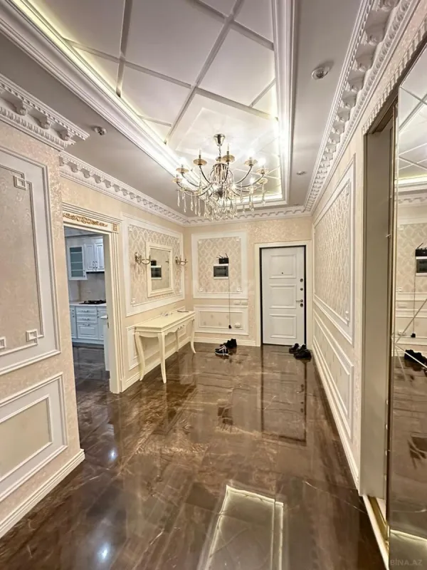 Kirayə verilir 4 otaqlı mənzil 145 m²
