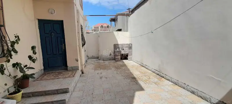 Satılır 5 otaqlı həyət evi 140 m²