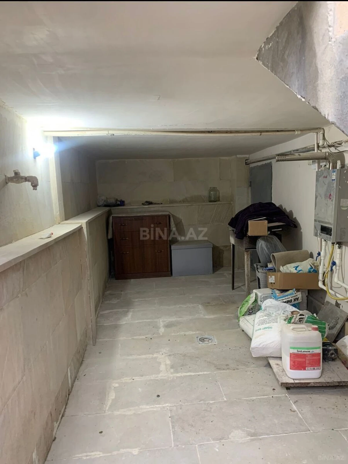 Satılır 10 otaqlı həyət evi 480 m²