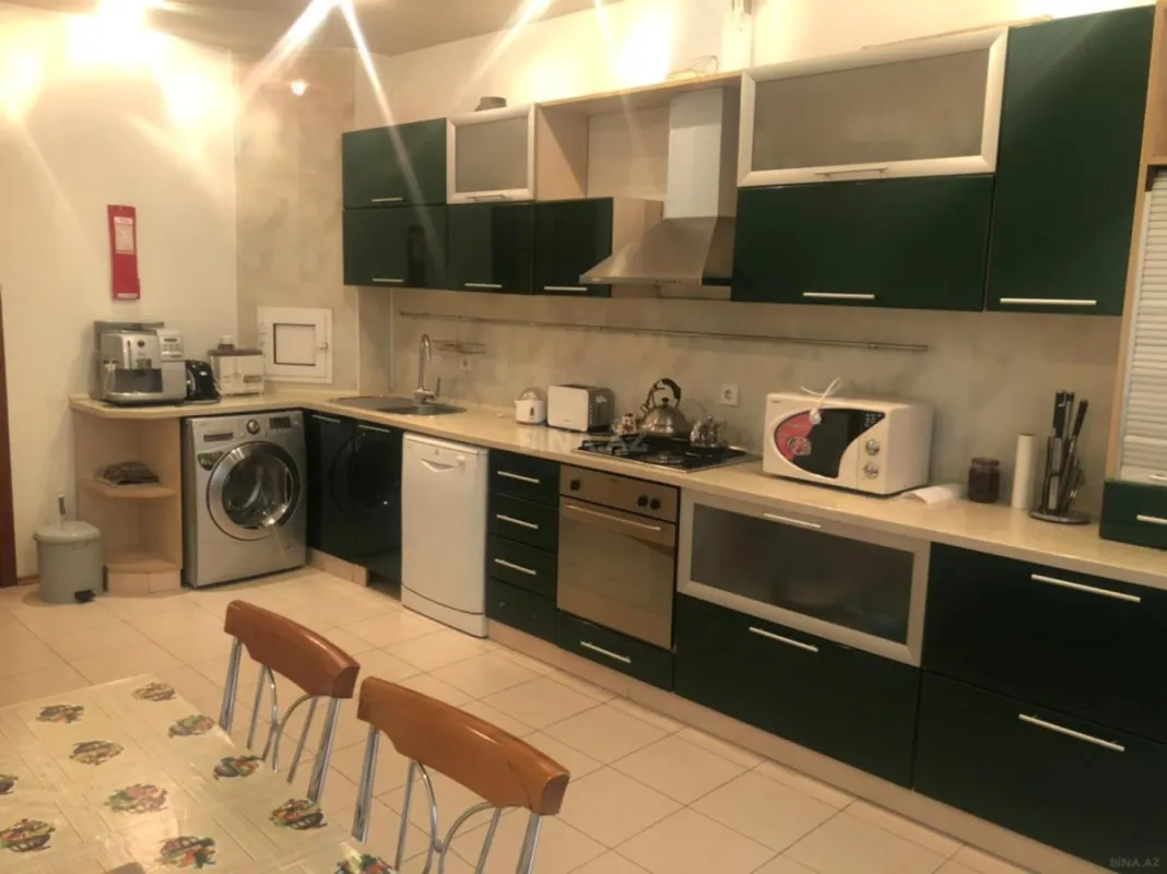 Kirayə verilir 3 otaqlı mənzil 155 m²
