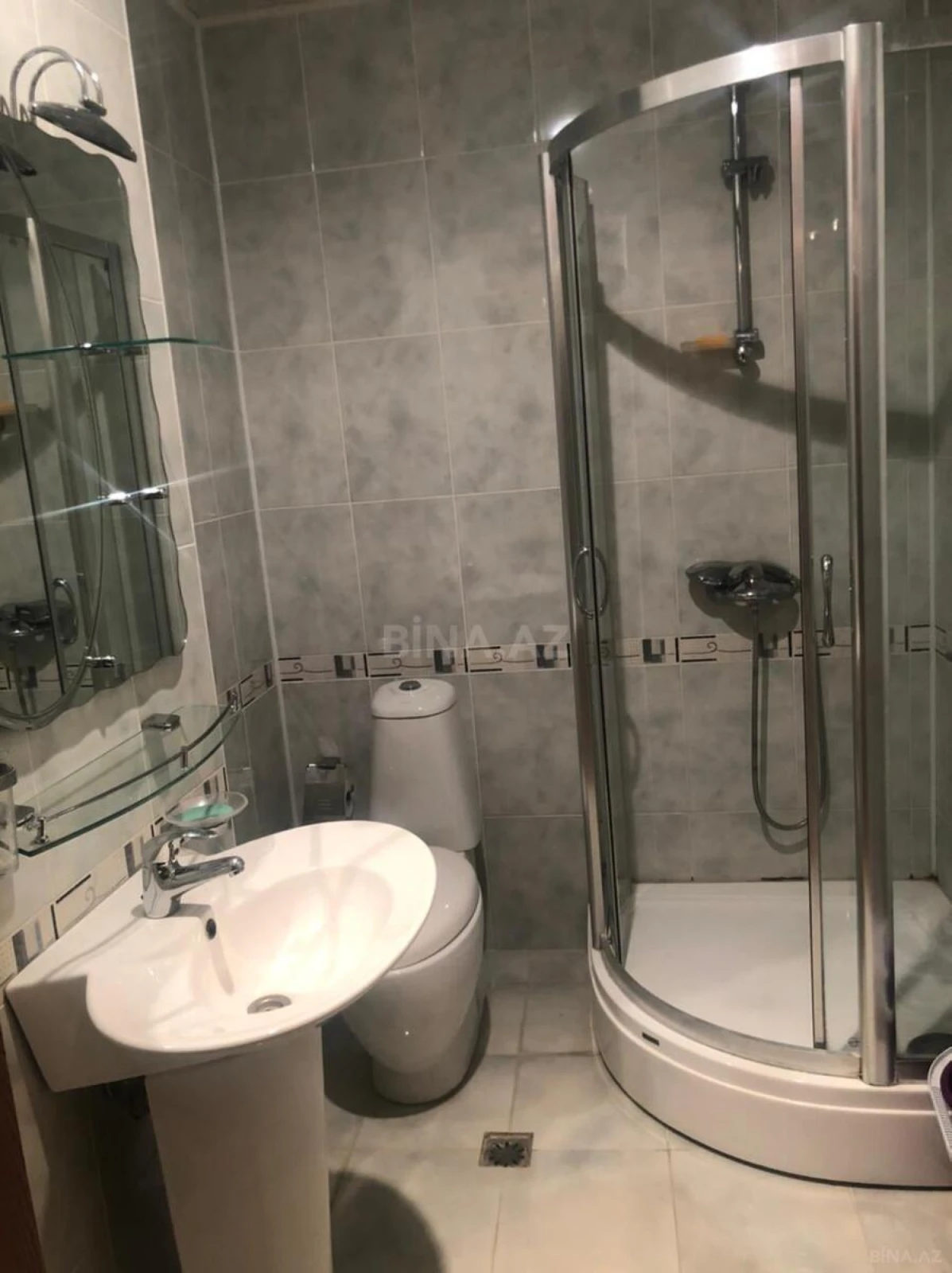 Kirayə verilir 3 otaqlı mənzil 155 m²
