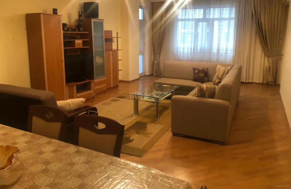 Kirayə verilir 3 otaqlı mənzil 155 m²