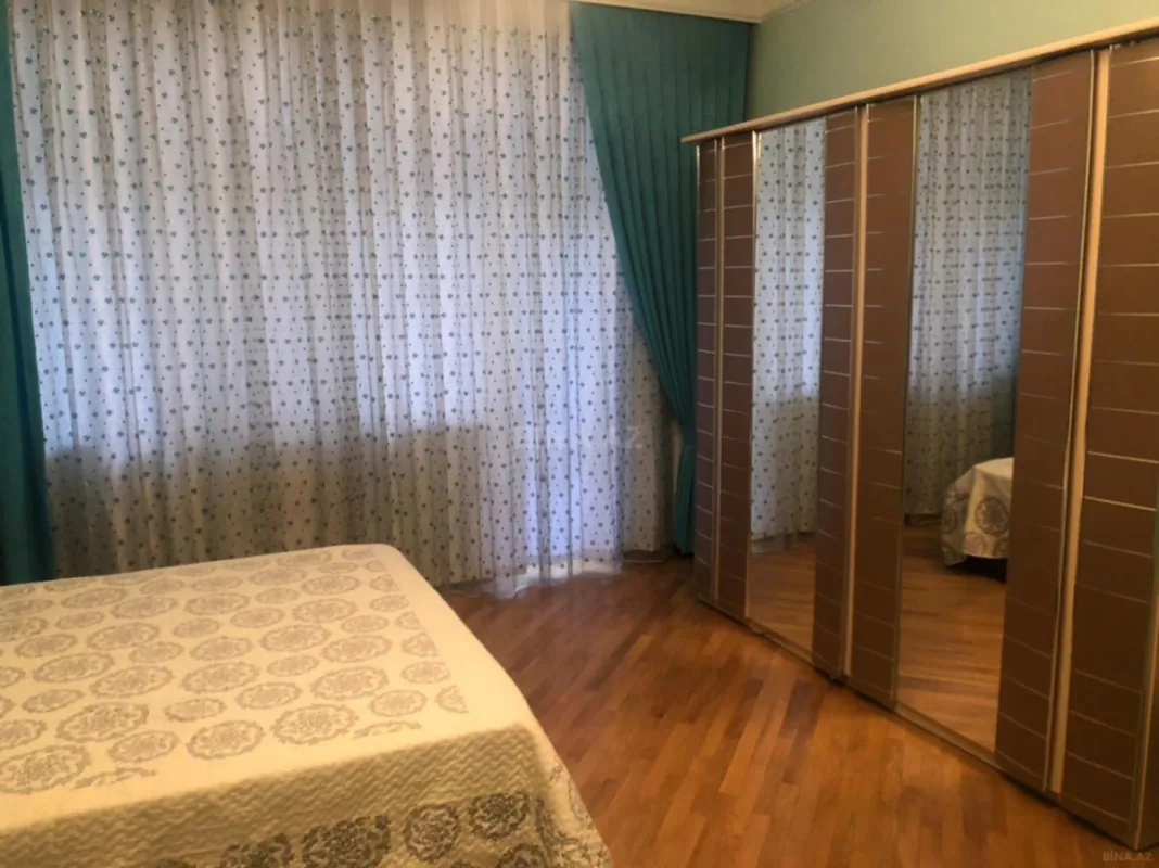 Kirayə verilir 3 otaqlı mənzil 155 m²