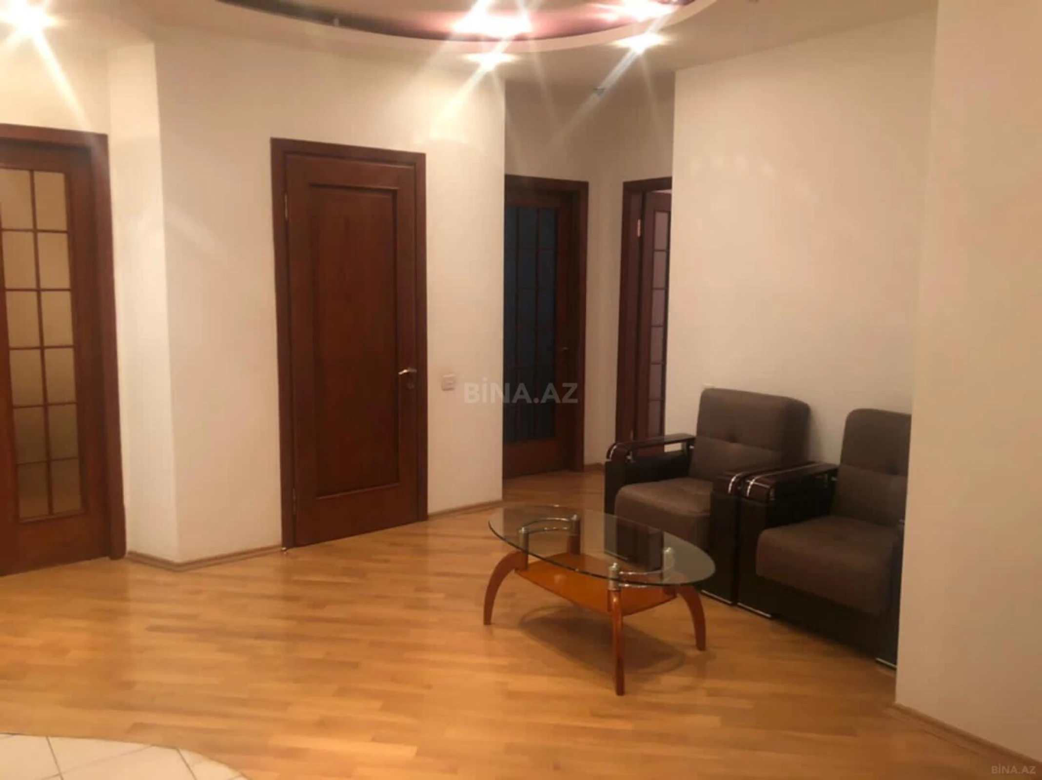 Kirayə verilir 3 otaqlı mənzil 155 m²