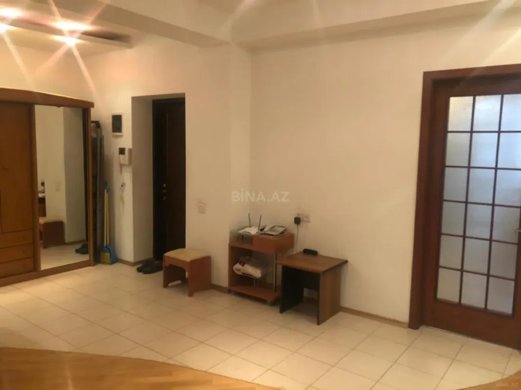 Kirayə verilir 3 otaqlı mənzil 155 m²