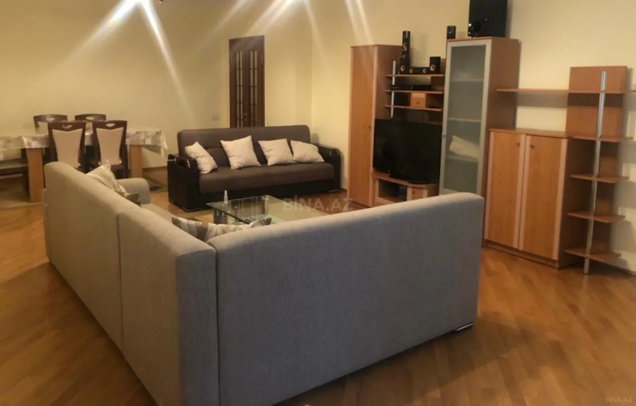 Kirayə verilir 3 otaqlı mənzil 155 m²