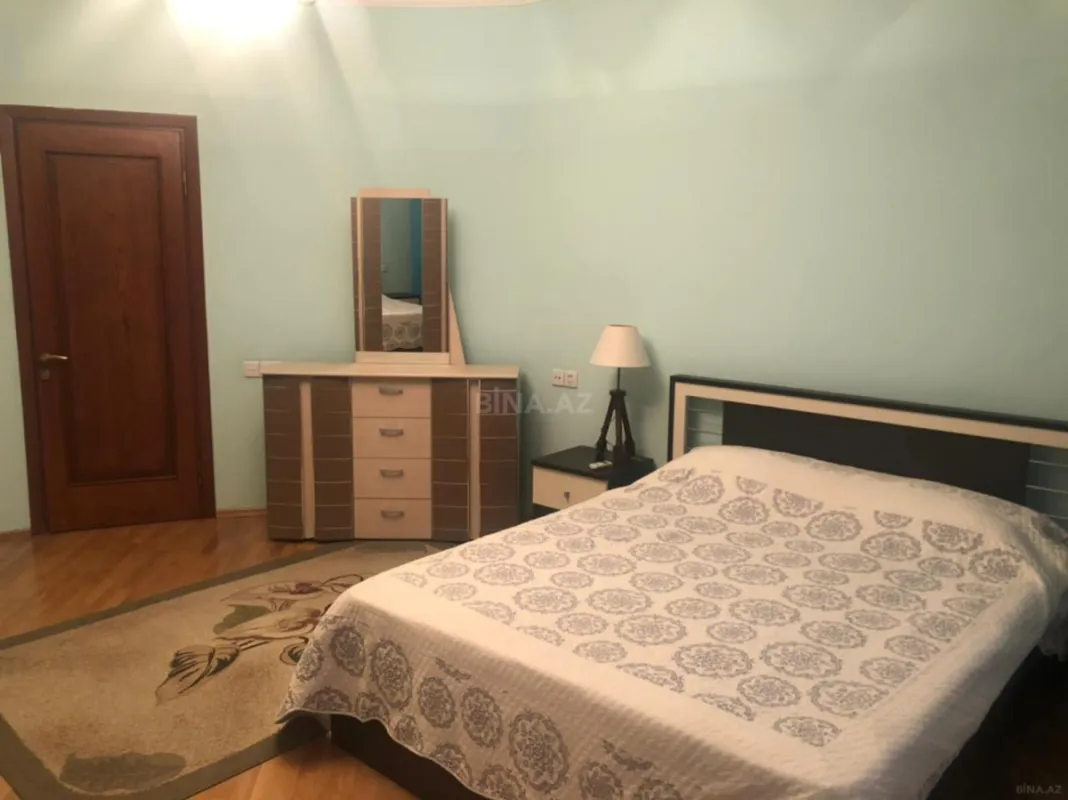 Kirayə verilir 3 otaqlı mənzil 155 m²