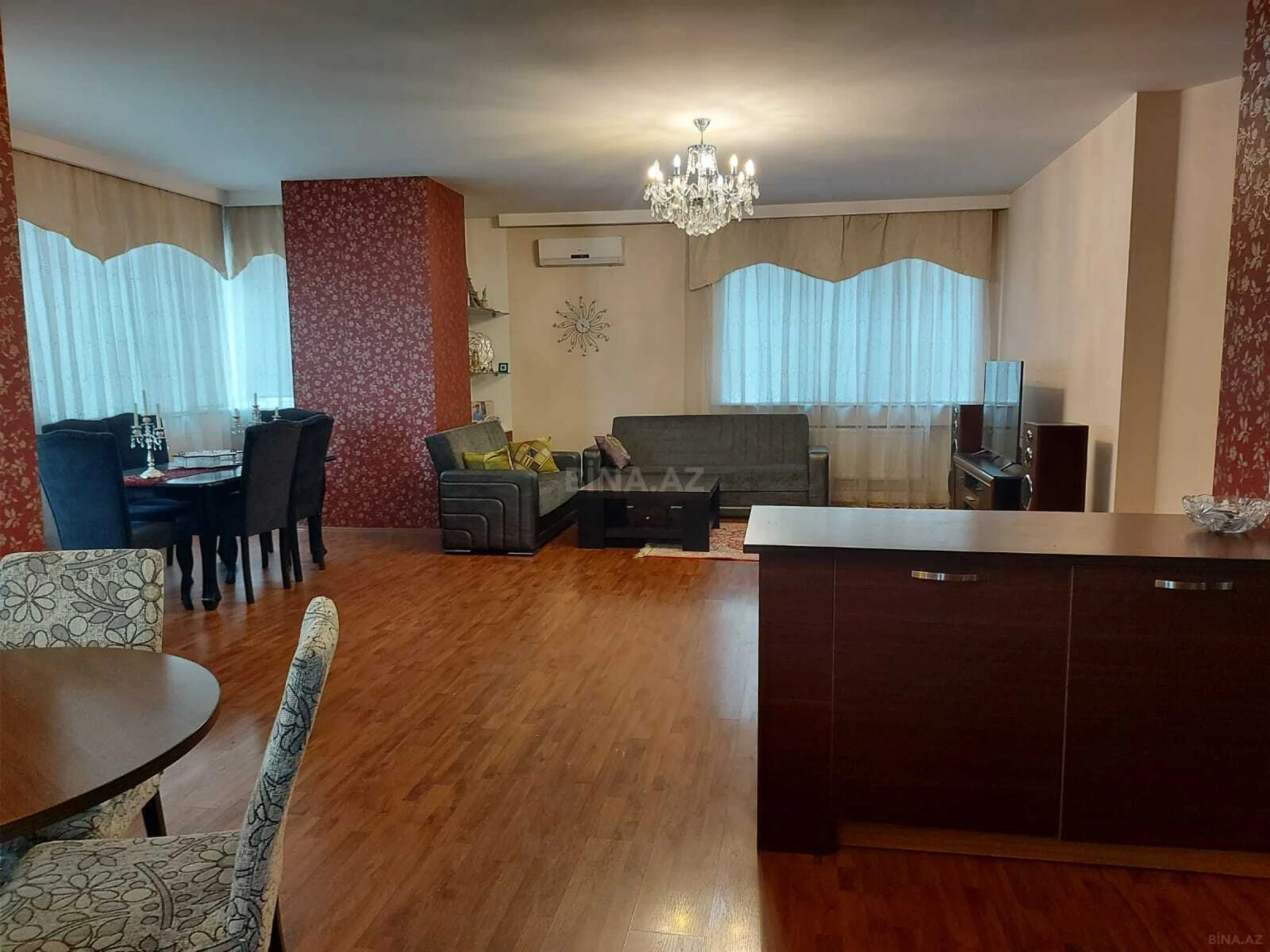 Satılır 3 otaqlı mənzil 136 m²
