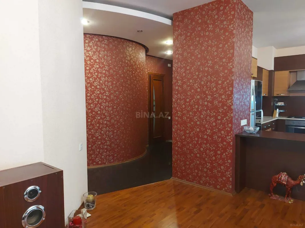 Satılır 3 otaqlı mənzil 136 m²