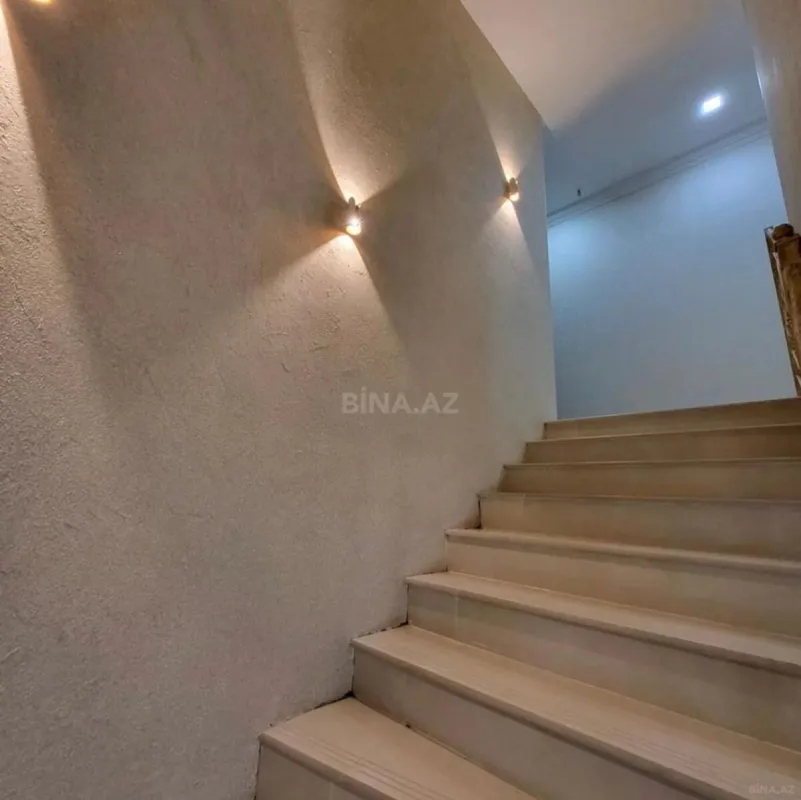 Satılır 5 otaqlı həyət evi 240 m²