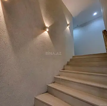 Satılır 5 otaqlı həyət evi 240 m²