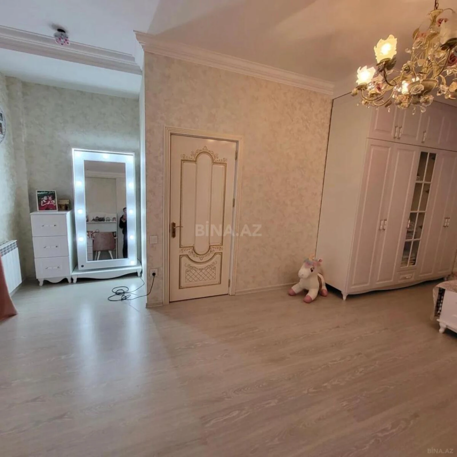 Satılır 5 otaqlı həyət evi 240 m²