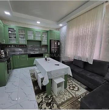 Satılır 5 otaqlı həyət evi 240 m²