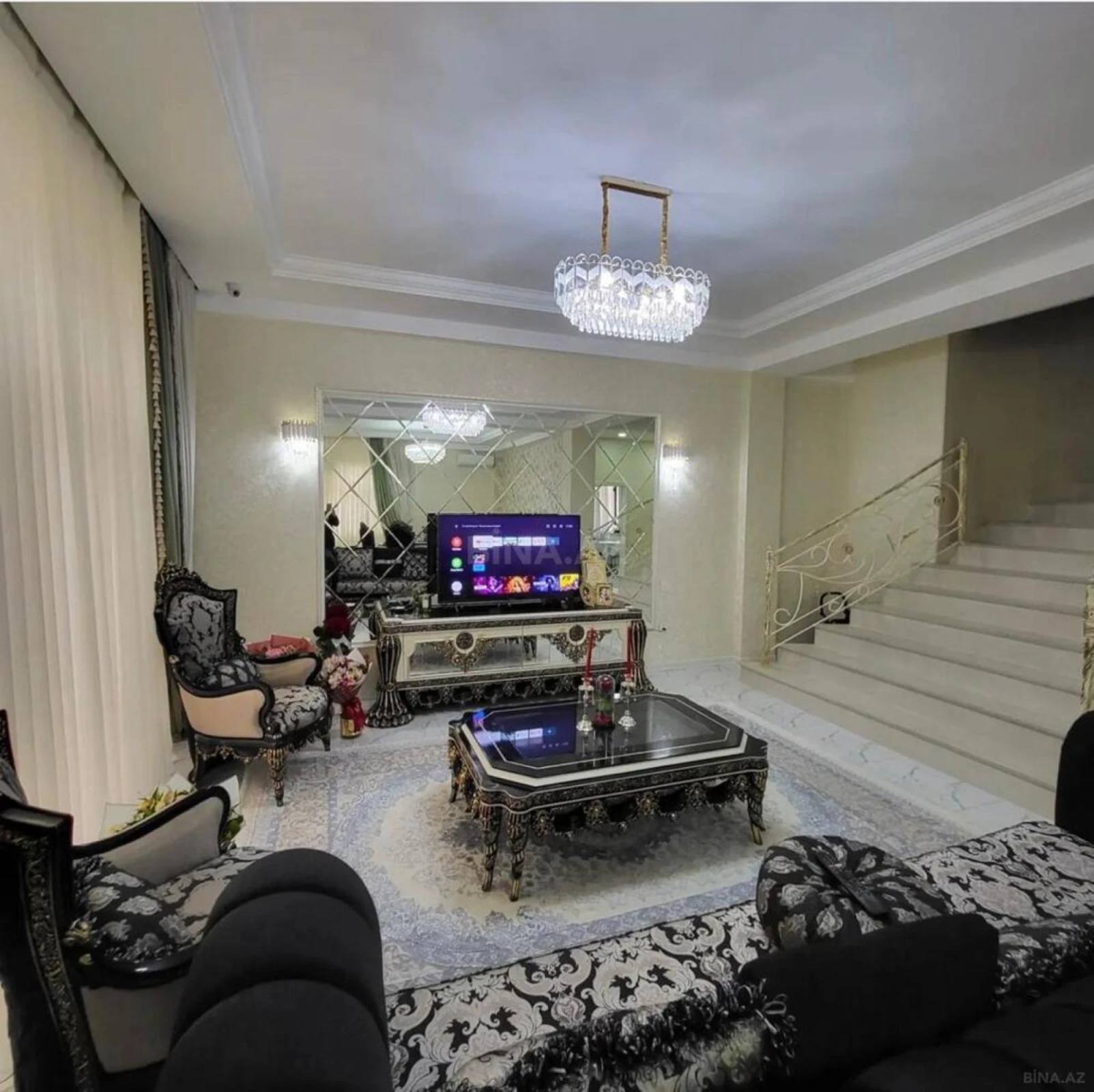 Satılır 5 otaqlı həyət evi 240 m²