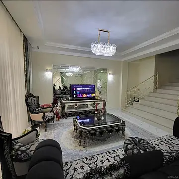 Satılır 5 otaqlı həyət evi 240 m²