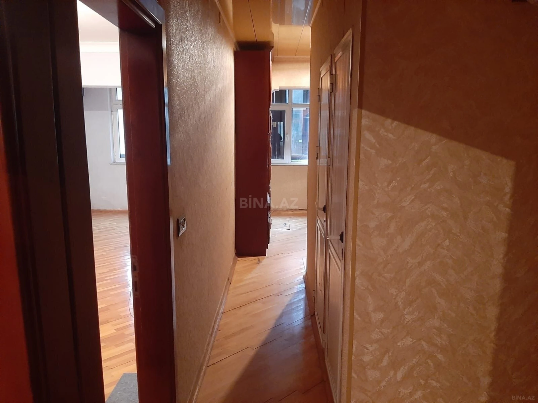 Satılır 4 otaqlı mənzil 110 m²