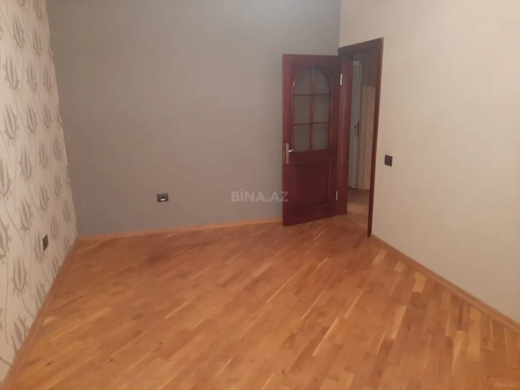 Satılır 4 otaqlı mənzil 110 m²
