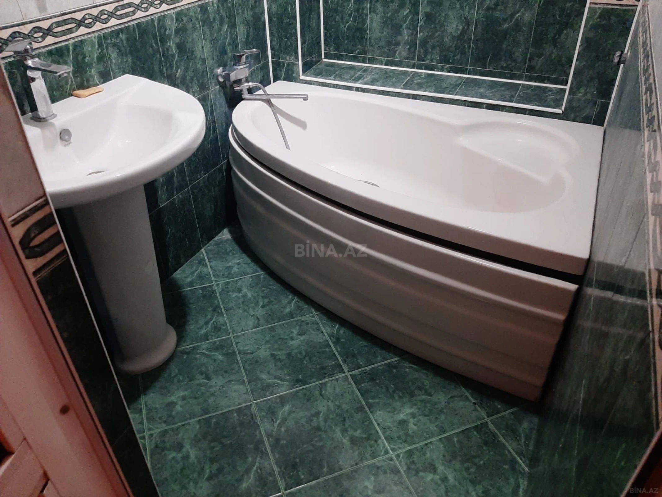 Satılır 4 otaqlı mənzil 110 m²