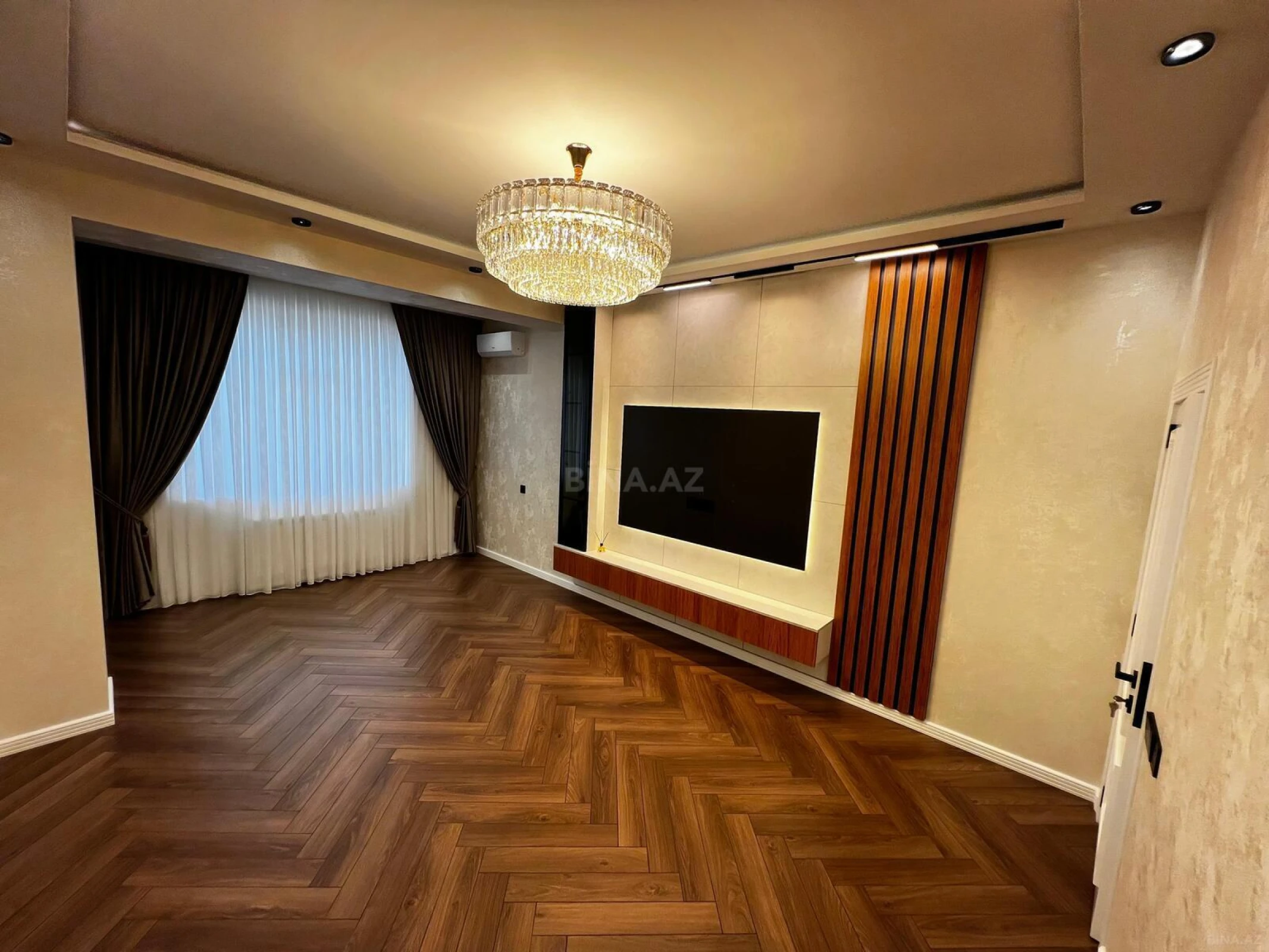 Satılır 3 otaqlı mənzil 105 m²
