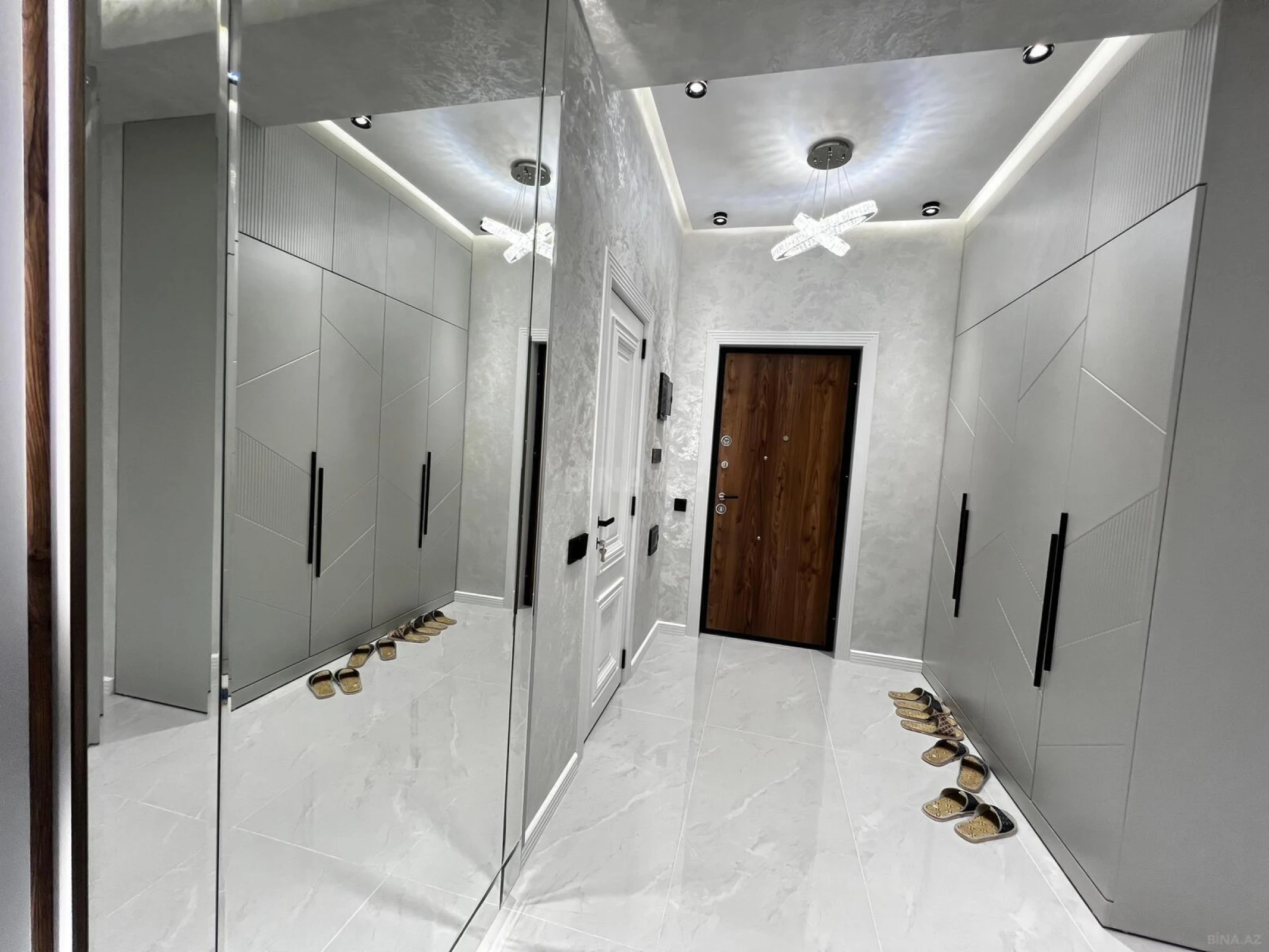 Satılır 3 otaqlı mənzil 105 m²