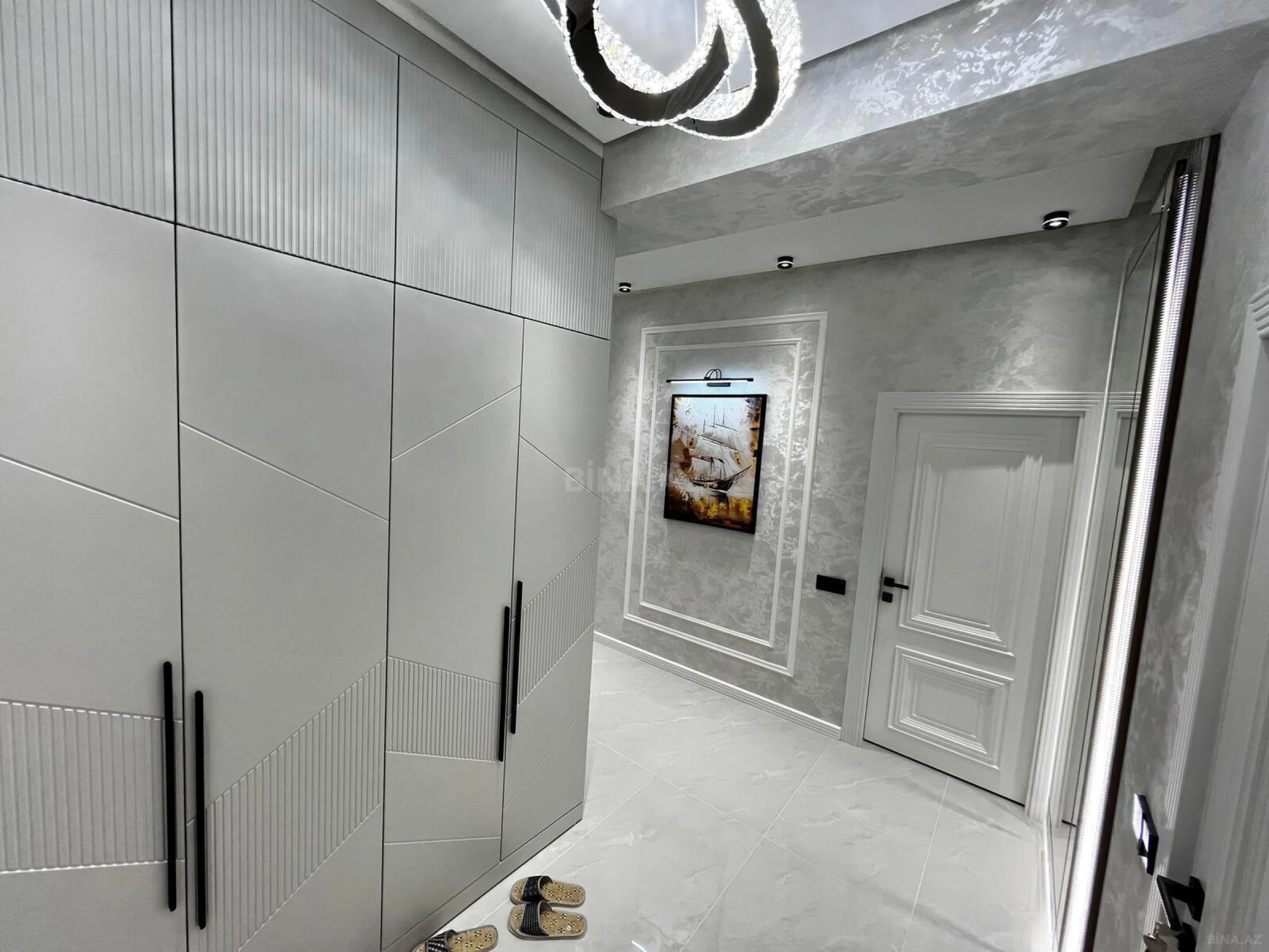 Satılır 3 otaqlı mənzil 105 m²