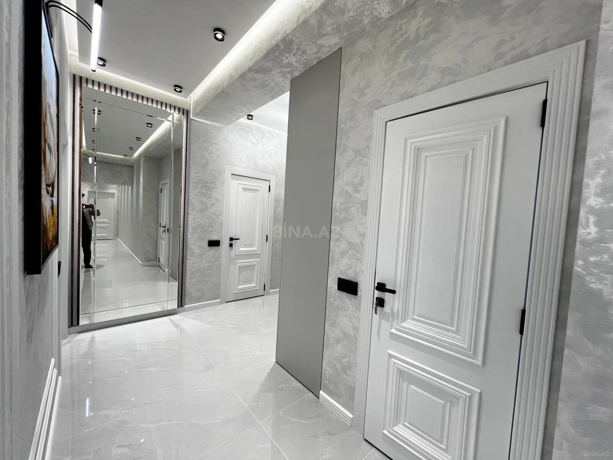 Satılır 3 otaqlı mənzil 105 m²