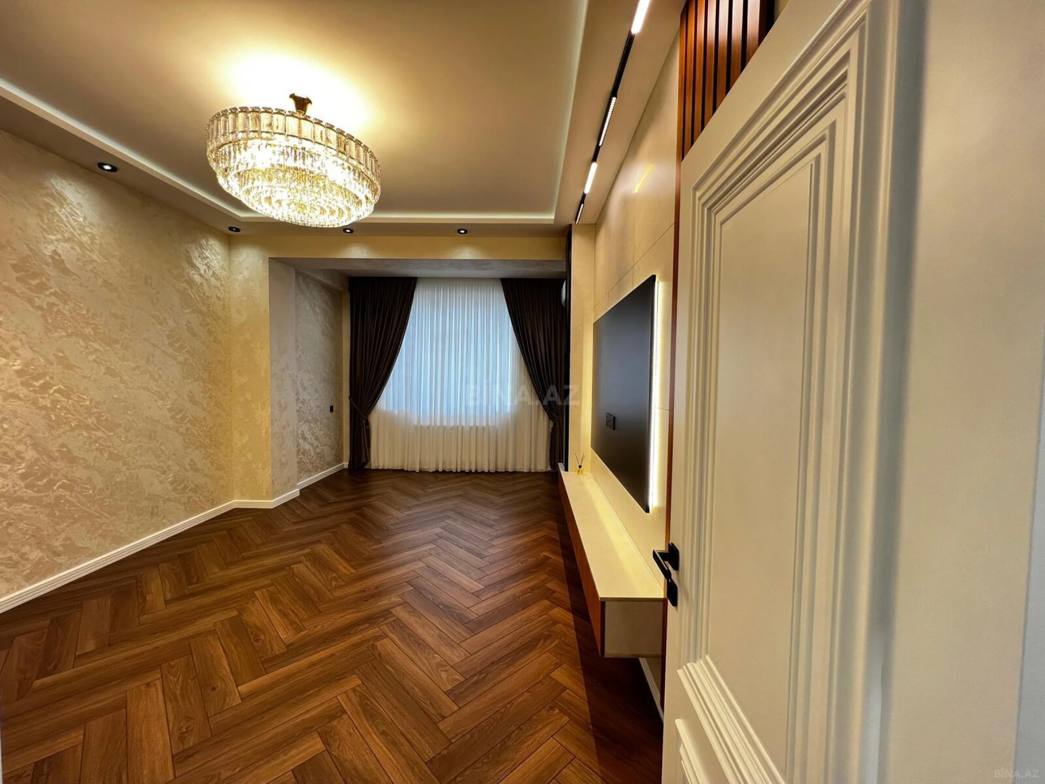 Satılır 3 otaqlı mənzil 105 m²