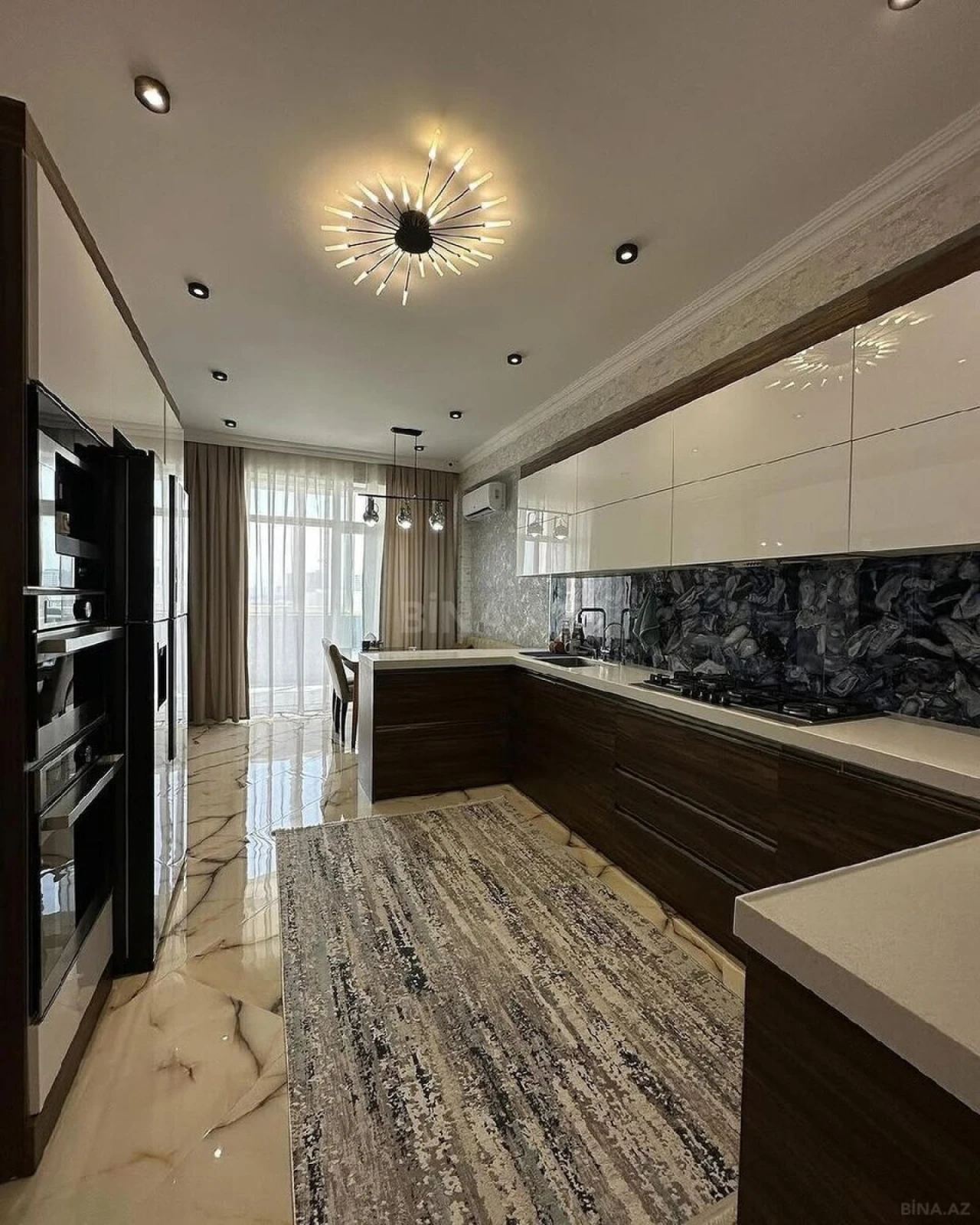 Kirayə verilir 4 otaqlı mənzil 185 m²