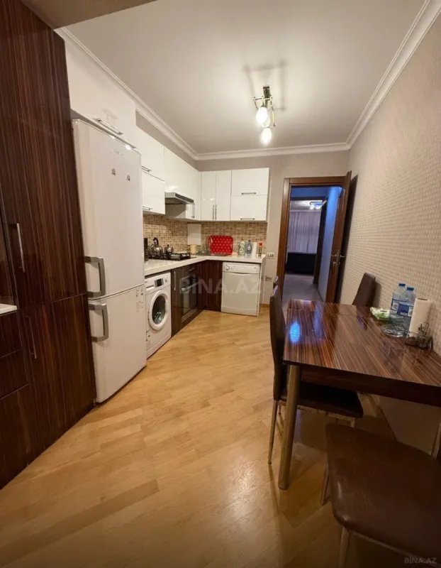 Kirayə verilir 4 otaqlı mənzil 110 m²