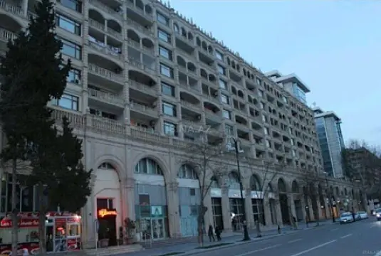 Kirayə verilir 4 otaqlı mənzil 110 m² — Bakı, Səbail 4 otaq 110.00 m²