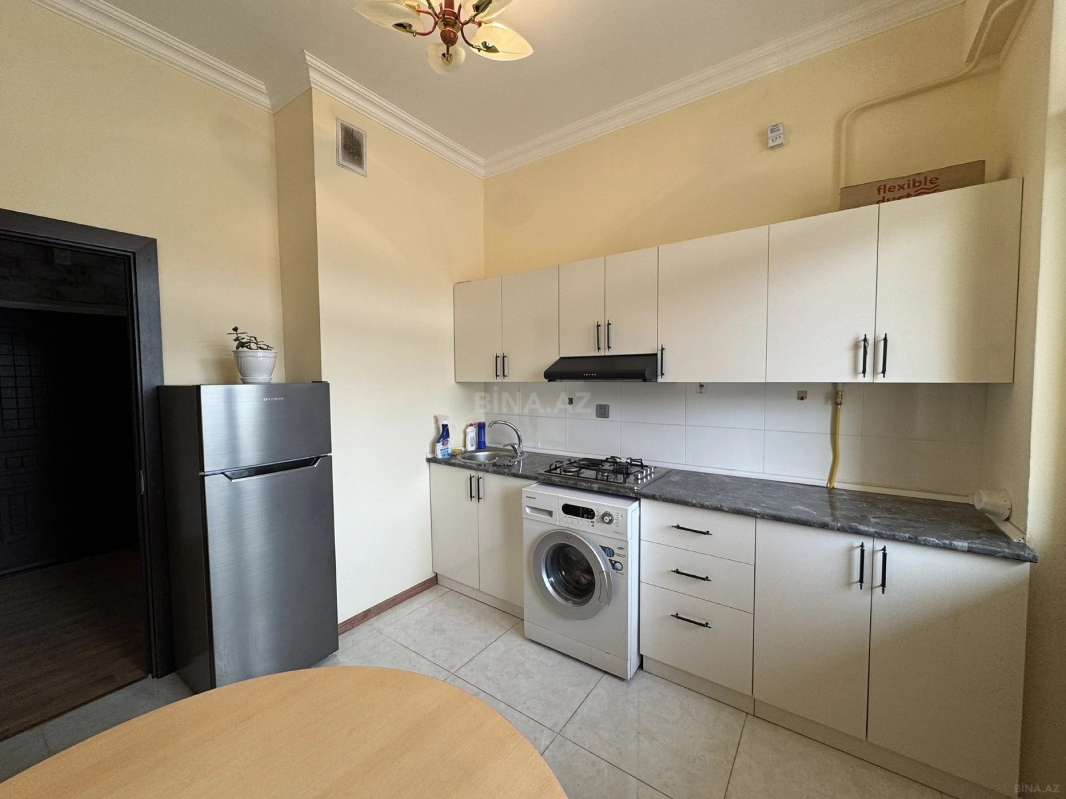 Kirayə verilir 2 otaqlı mənzil 70 m²