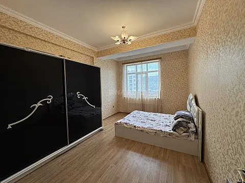 Kirayə verilir 2 otaqlı mənzil 70 m²