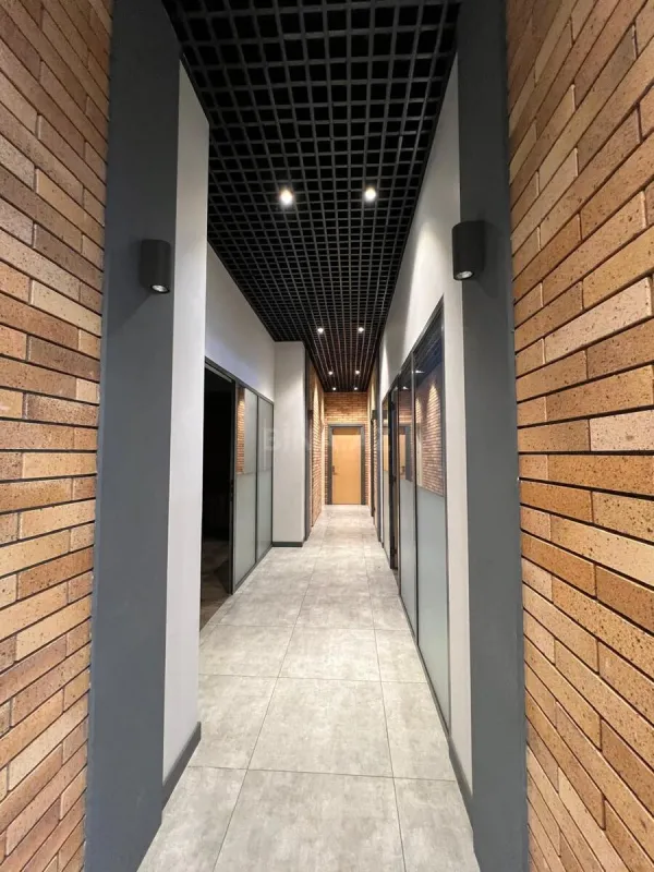 Kirayə verilir 8 otaqlı ofis 350 m²