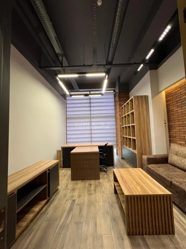 Kirayə verilir 8 otaqlı ofis 350 m²