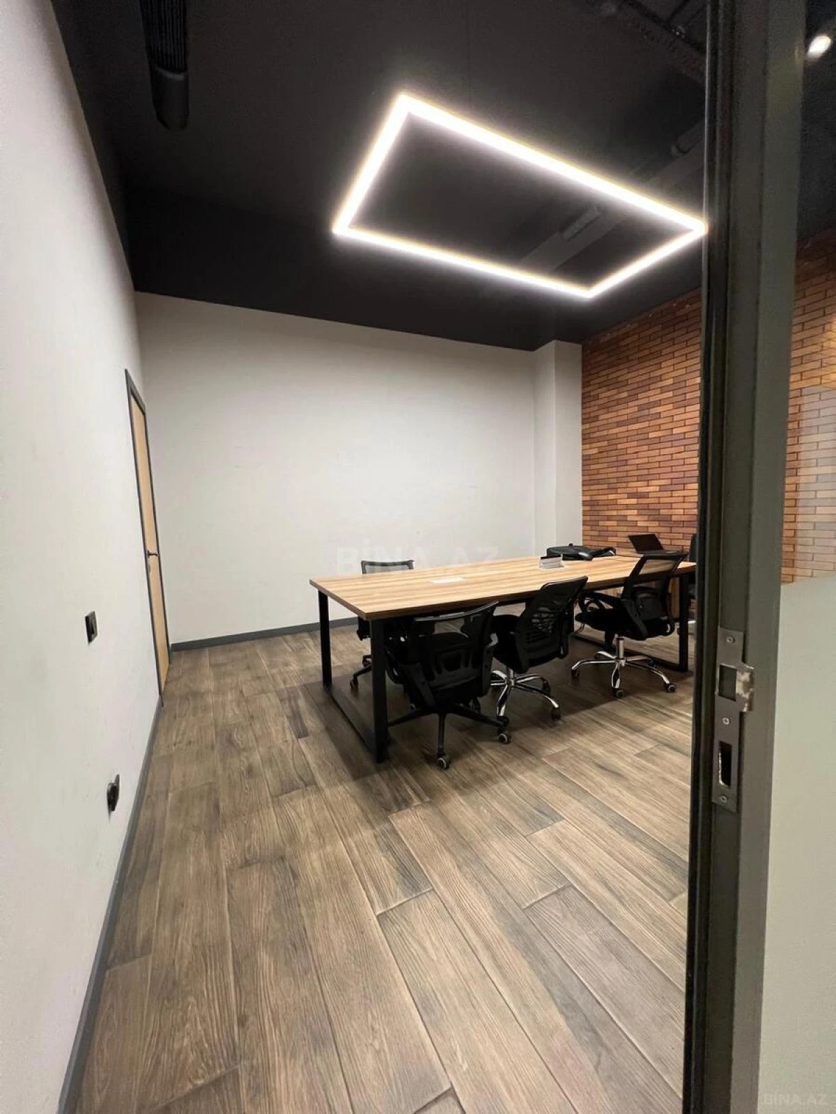 Kirayə verilir 8 otaqlı ofis 350 m²