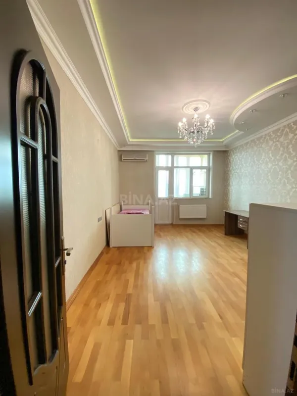 Kirayə verilir 3 otaqlı mənzil 106 m²