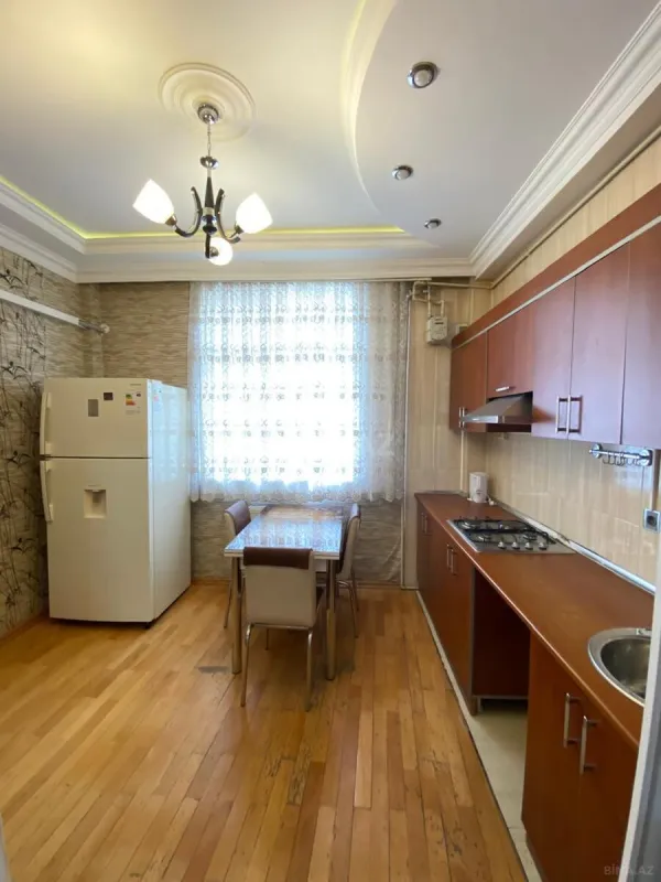 Kirayə verilir 3 otaqlı mənzil 106 m²