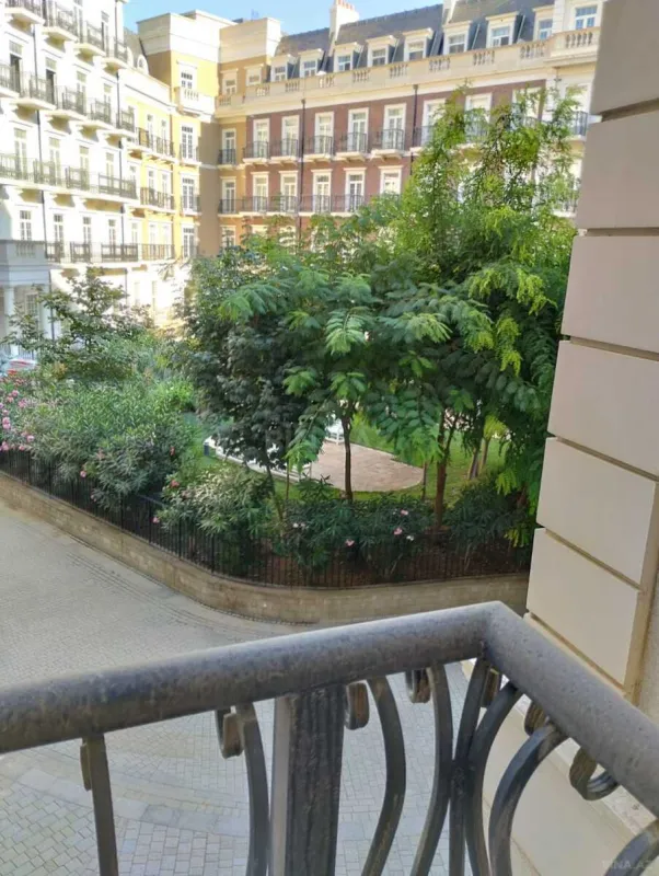 Satılır 3 otaqlı mənzil 147.1 m²