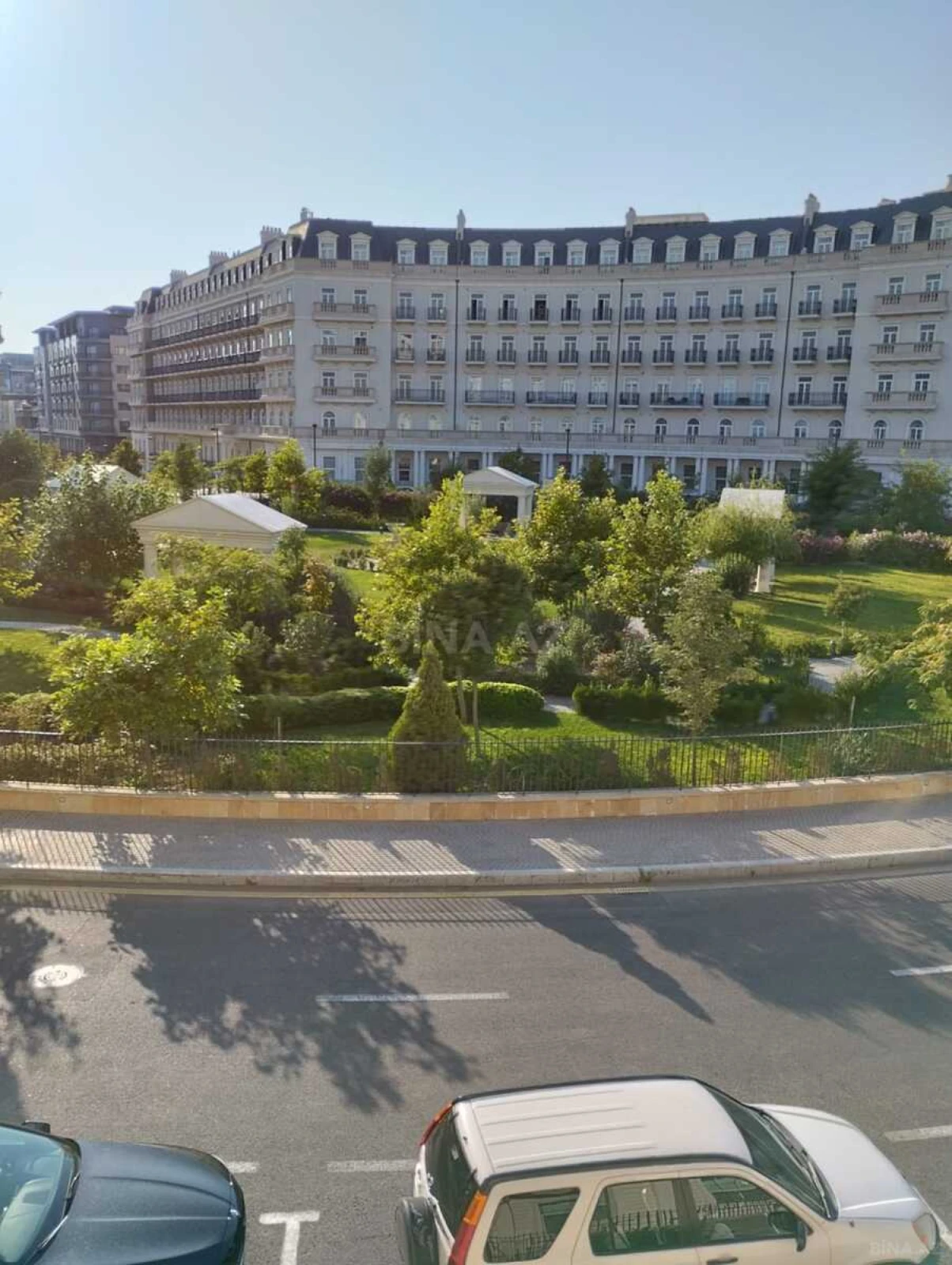 Satılır 3 otaqlı mənzil 147.1 m²
