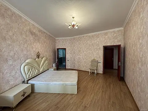 Kirayə verilir 3 otaqlı mənzil 135 m²