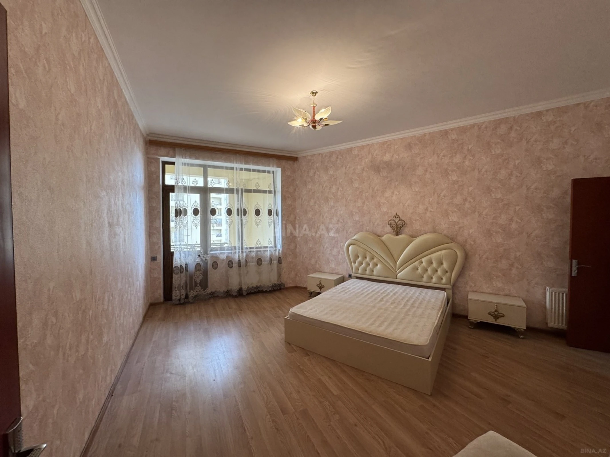 Kirayə verilir 3 otaqlı mənzil 135 m²