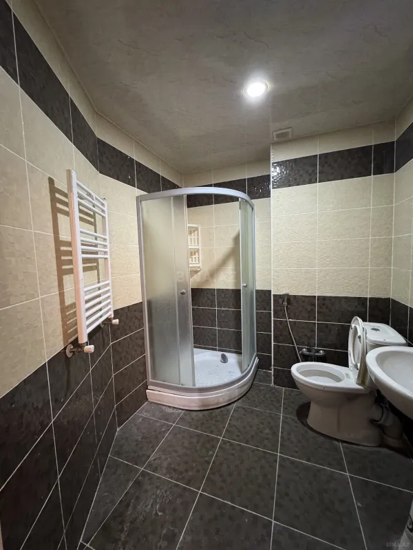 Kirayə verilir 3 otaqlı mənzil 135 m²