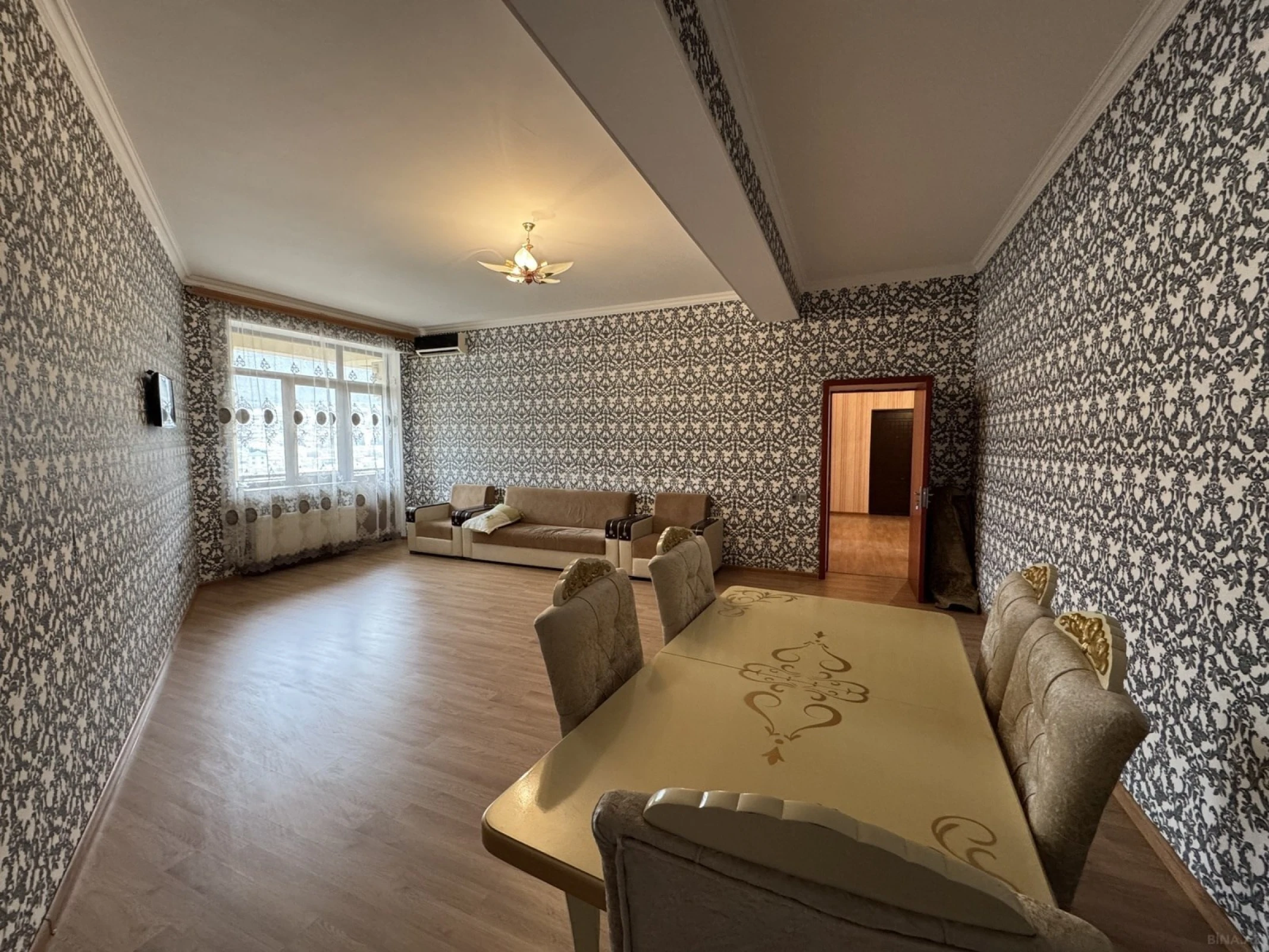 Kirayə verilir 3 otaqlı mənzil 135 m²