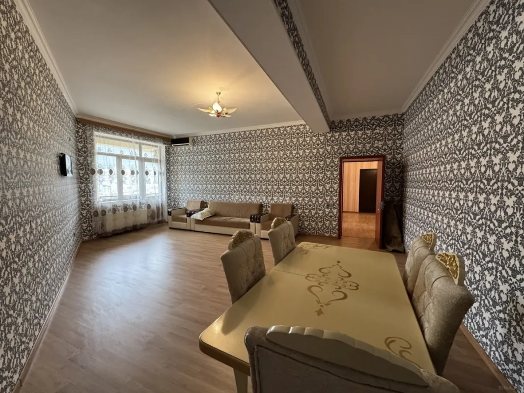 Kirayə verilir 3 otaqlı mənzil 135 m²