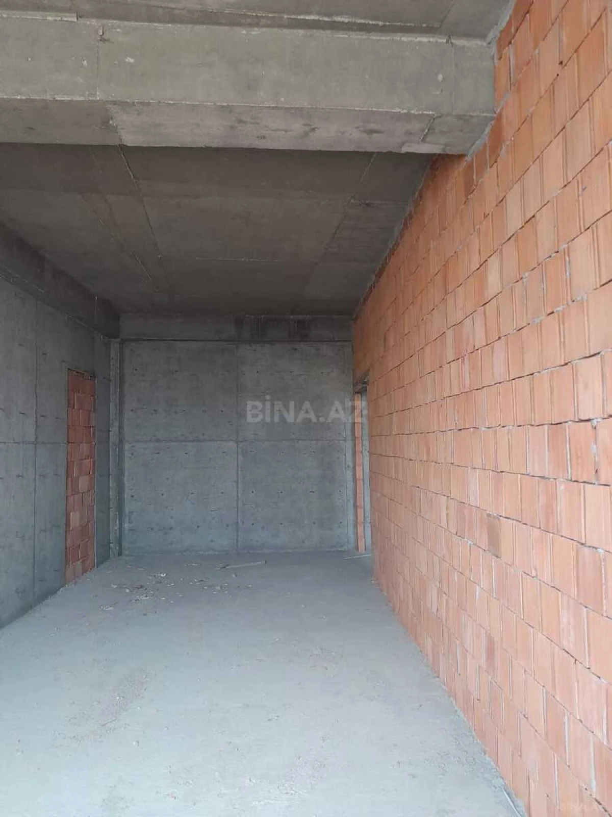 Satılır 3 otaqlı mənzil 136 m²