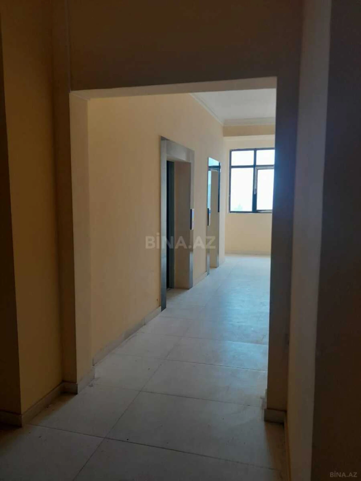 Satılır 3 otaqlı mənzil 136 m²