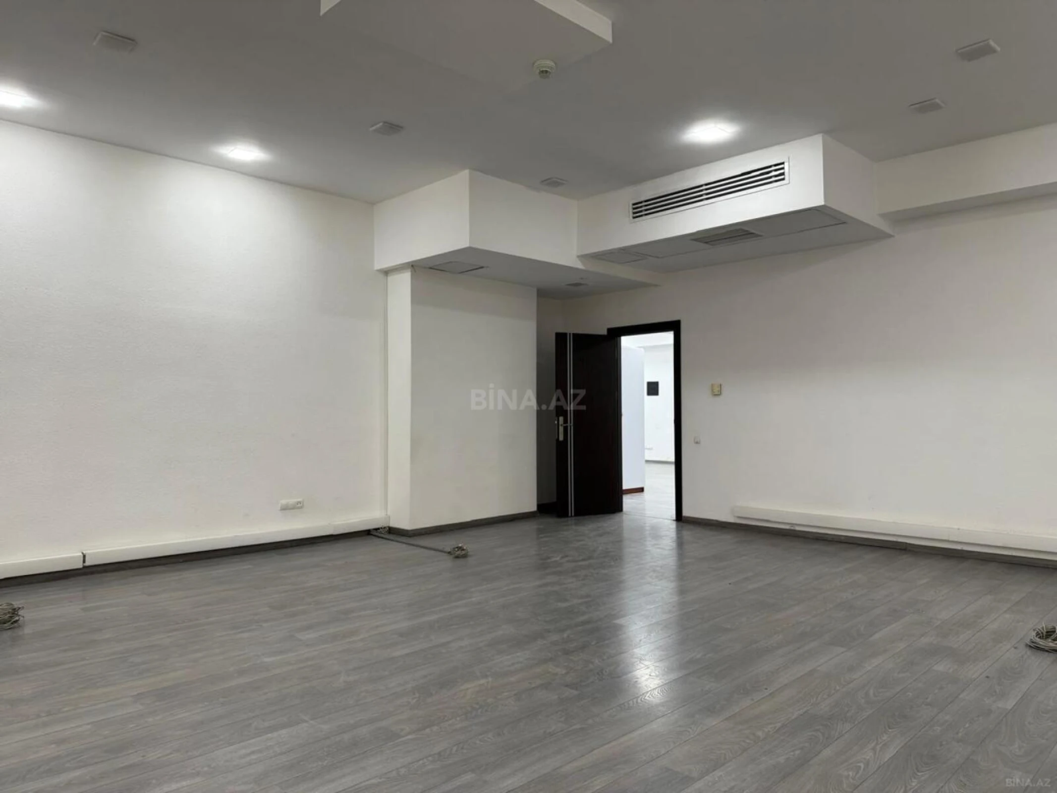 Kirayə verilir 4 otaqlı ofis 250 m²